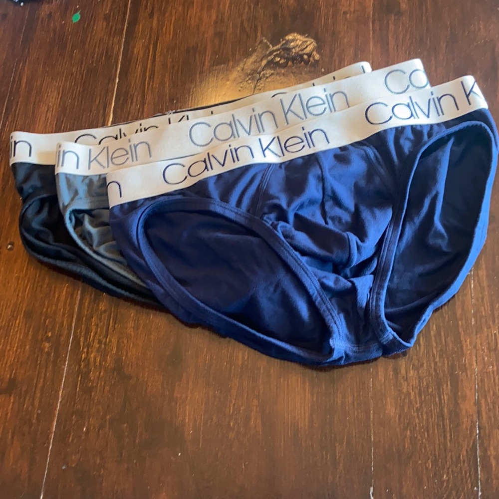 Low Rise Calvin Klein hip briefs - M